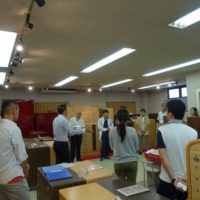 桐たんすの社長ブログ　岸和田市の小学校の先生が初音のショールーム見学に来てくれました。