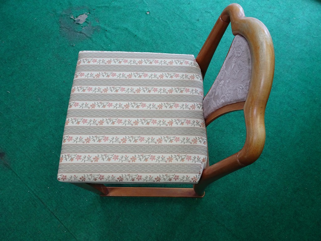 鏡台の椅子の座面の張替後　田中家具