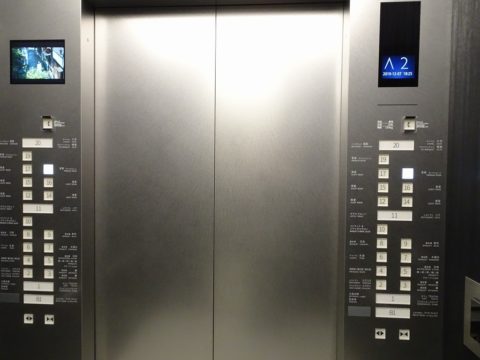 ホテルロイヤルクラッシック大阪　エレベーター内部