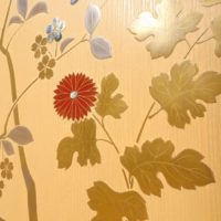 日本の伝統的工芸品を作る桐箪笥の社長ブログ　桐の箪笥に絵が描かれている絵の事を「蒔絵(まきえ)」と言います。大切な伝統技法なんです。