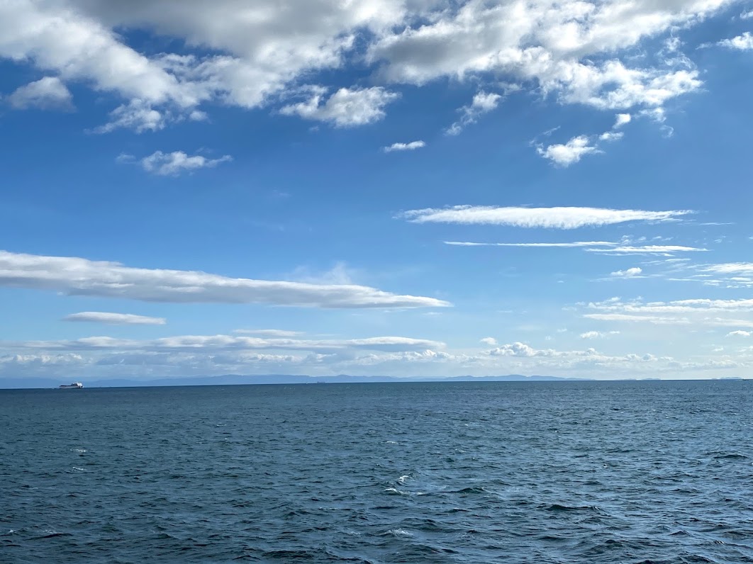 明石海峡と空　写真