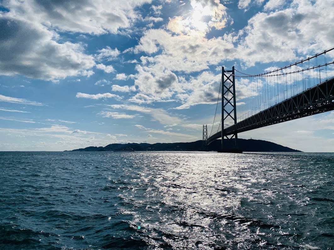 明石海峡大橋と淡路島　写真