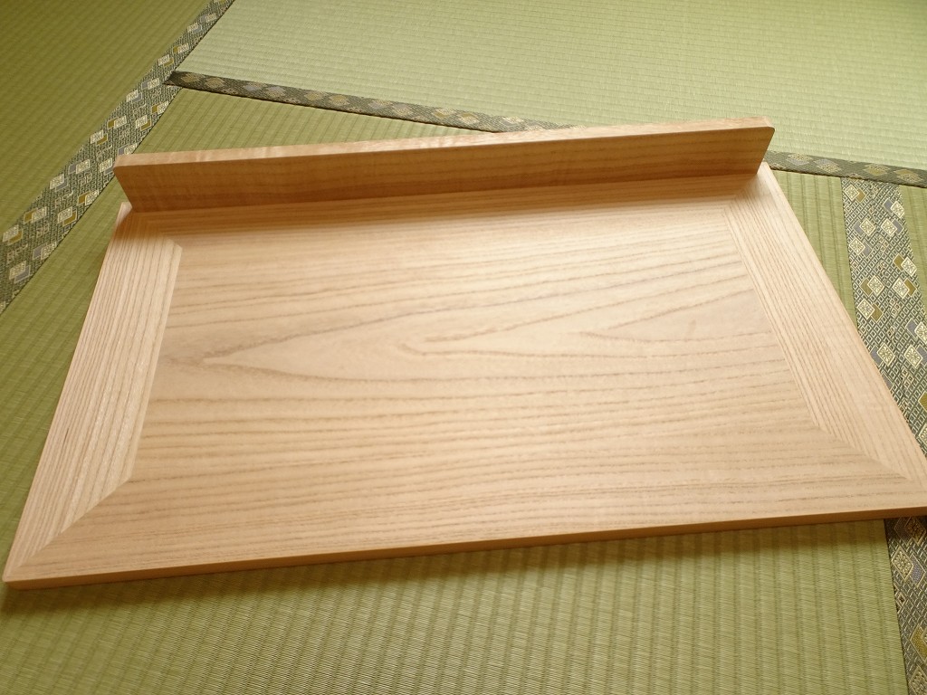 初音の大阪泉州桐箪笥　帯箪笥の美しい板盆の写真