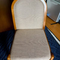 こだわりの日本の桐箪笥の社長ブログ　家族の思い出の食堂椅子を張り替えさせていただきました。