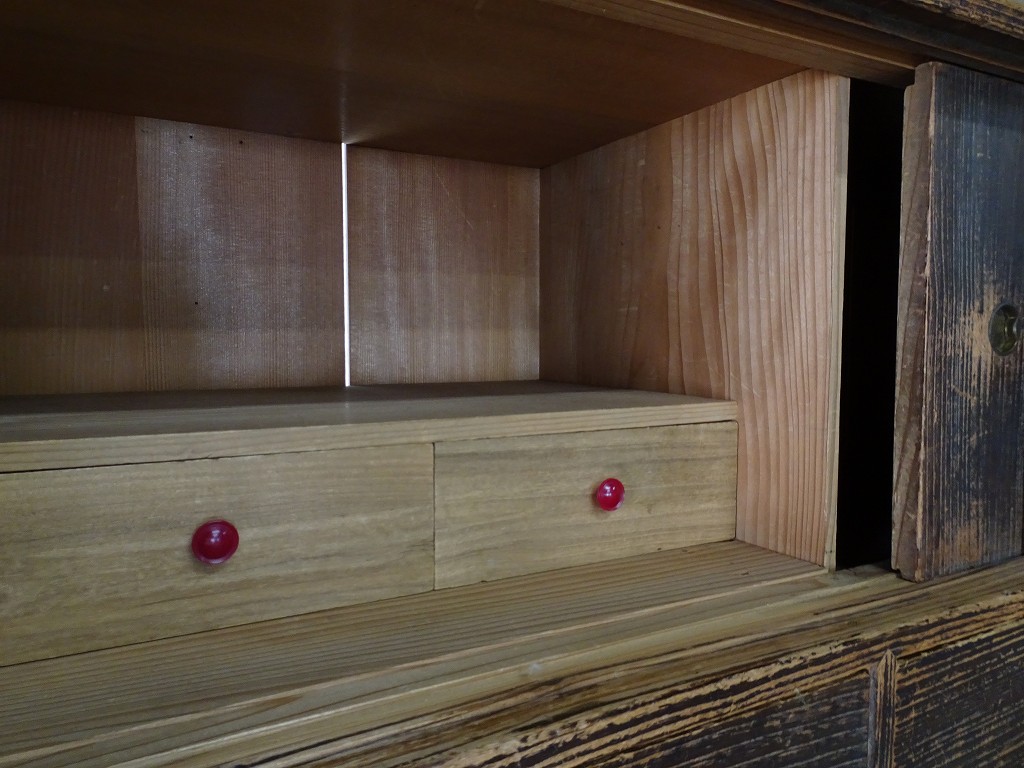 桐箪笥の洗い替え修理前の上置き内部写真　田中家具