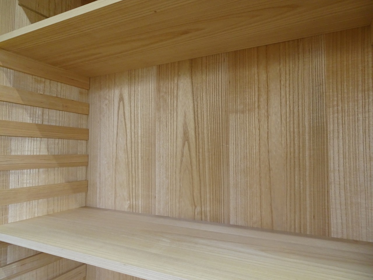 田中家具製作所のすべて良質な桐材の無垢板の桐たんす