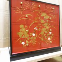 大阪泉州桐箪笥　お正月にふさわしい朱塗り蒔絵入り貴重金箱をお作りさせていただきました。