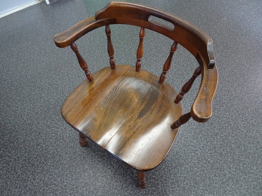 こだわりの桐たんすの社長ブログ 柏木工の椅子の修理を頼まれました。 | 大阪泉州桐箪笥（たんす）の「初音の桐箪笥」 | 田中家具製作所