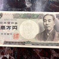 桐たんす店の社長ブログ　お客様から集金したのですが、なにか違和感のある一万円札です。