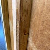 ベッドの床板の桟が折れたので修理をさせていただきました。