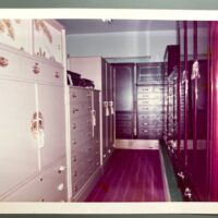 桐箪笥の社長ブログ　昔の古い写真をみたらこんな感じで婚礼家具を展示販売していたんです。
