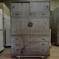 桐の松山の桐箪笥の洗い替え修理のご注文をいただきました