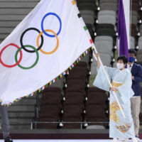 桐箪笥の社長ブログ　東京都知事　小池百合子氏がオリンピック旗を引き継ぐのにお着物を着てくれてました