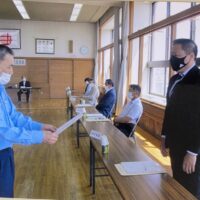 桐箪笥の社長ブログ　岸和田警察　署長様から岸和田警察　協議委員として再任の委任状をいただきました