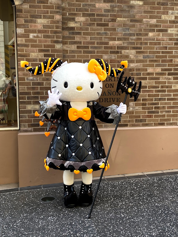 USJのハロウィンイベント中　キティちゃん