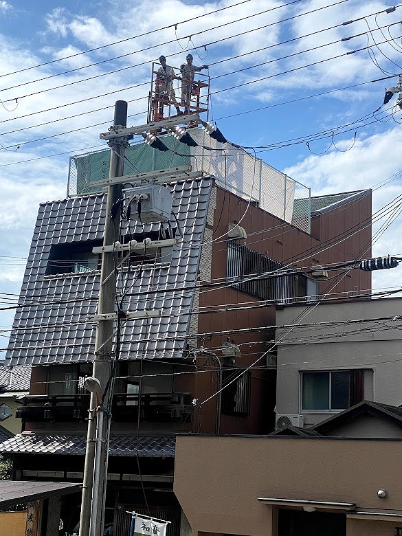 解体された　岸和田　蕎麦徳　の看板　画像