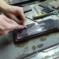 桐箪笥の社長ブログ　桐箪笥をお作りするのはよく切れる道具の手入れが肝心です