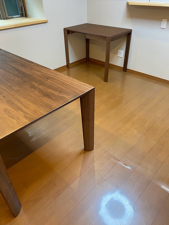 karimoku家具のウォールナット材のダイニングテーブル　田中家具製作所