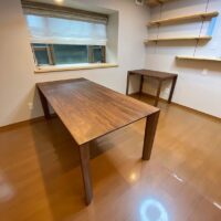 karimoku家具のウォールナット材のダイニングテーブルとデスクをお届けいたしました