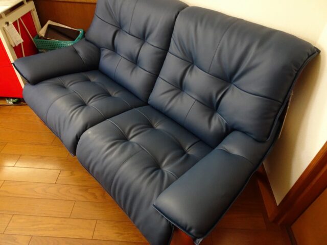 カリモク家具のZU4962T570のソファー