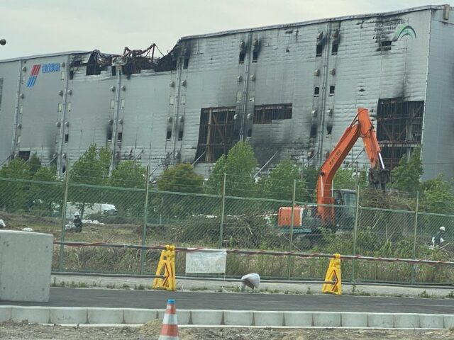 大阪　舞洲　日立物流倉庫　大規模火災現場　写真