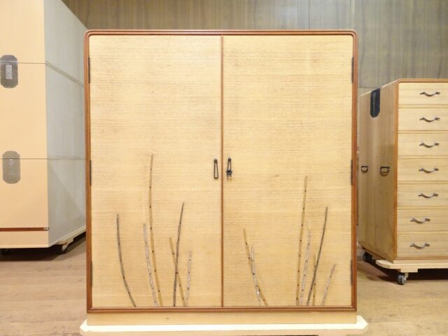 とくさ蒔絵入り桐衣裳箪笥　洗い替え修理後の比較写真