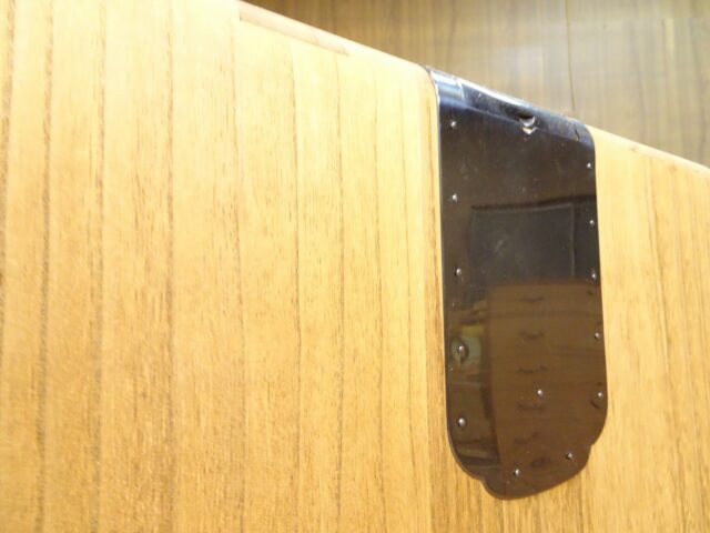 桐箪笥　棒通し金具　メッキ直し後の写真　田中家具製作所　完成