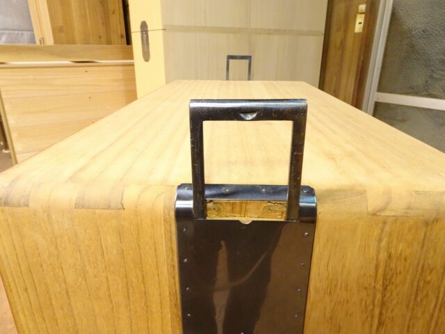 桐箪笥　棒通し金具　洗い替え修理後の写真　田中家具製作所