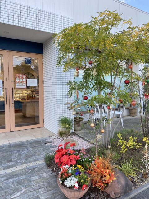 ヨコガワ　岸和田店　入口のガーデニング　１