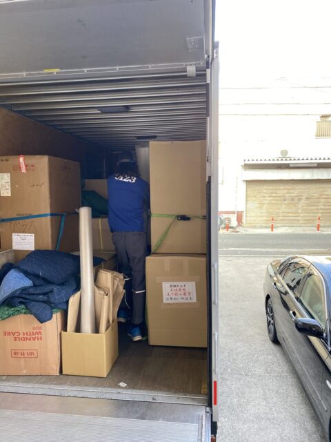集荷に来てくれた　運送会社様　田中家具製作所