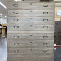 桐箪笥の社長ブログ　引出しの開け閉めの固い桐箪笥の調節ができました。