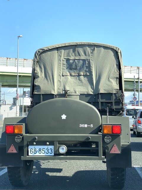 自衛隊の車