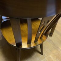 カリモク家具のコロニアルのダイニング３点セットをお届けさせていただきました。