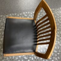 桐たんすの社長ブログ　カリモクドマニのウォールナットのダイニングチェアーの木部修理