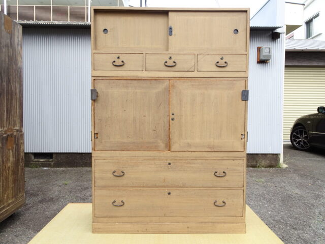 桐箪笥の洗い替え前の写真　田中家具製作所