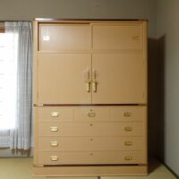 M様からご注文いただきました胴丸紫檀巻き衣裳箪笥をお届けさせていただきました。