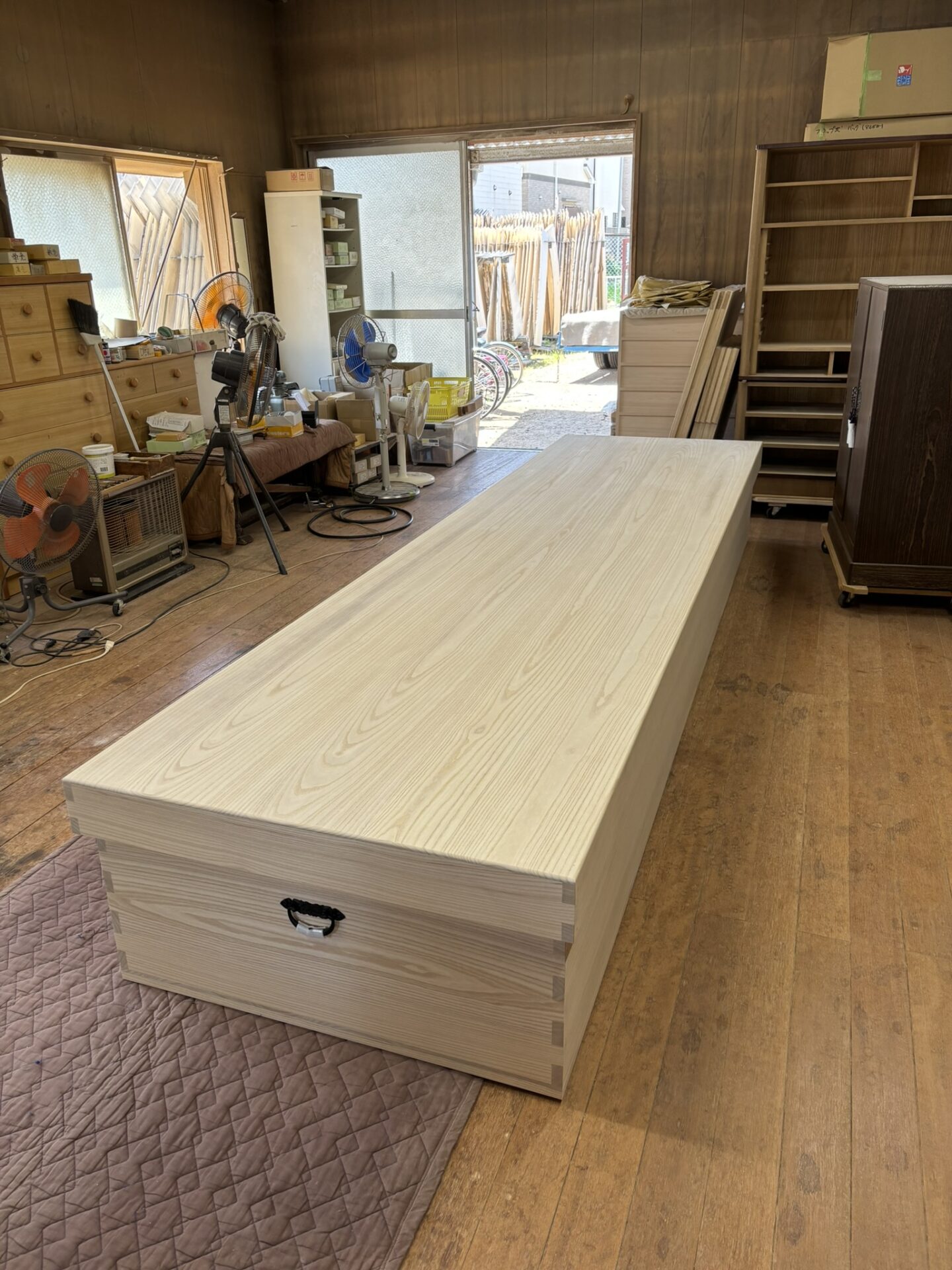 気合の入った大仕事 | 大阪泉州桐箪笥（たんす）の「初音の桐箪笥