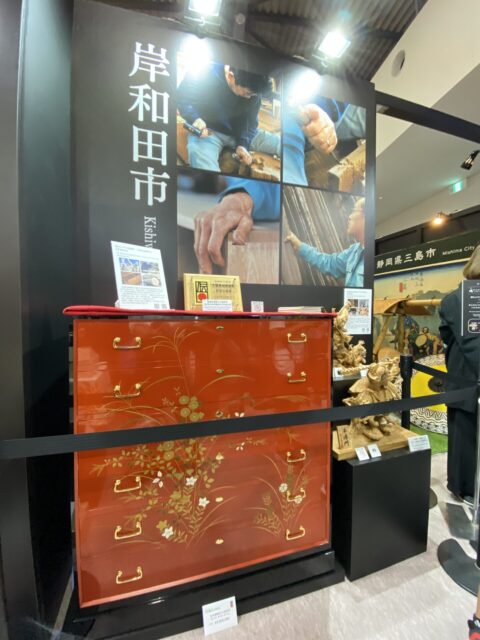 大阪泉州桐箪笥　大阪関西万博　展示　田中家具製作所