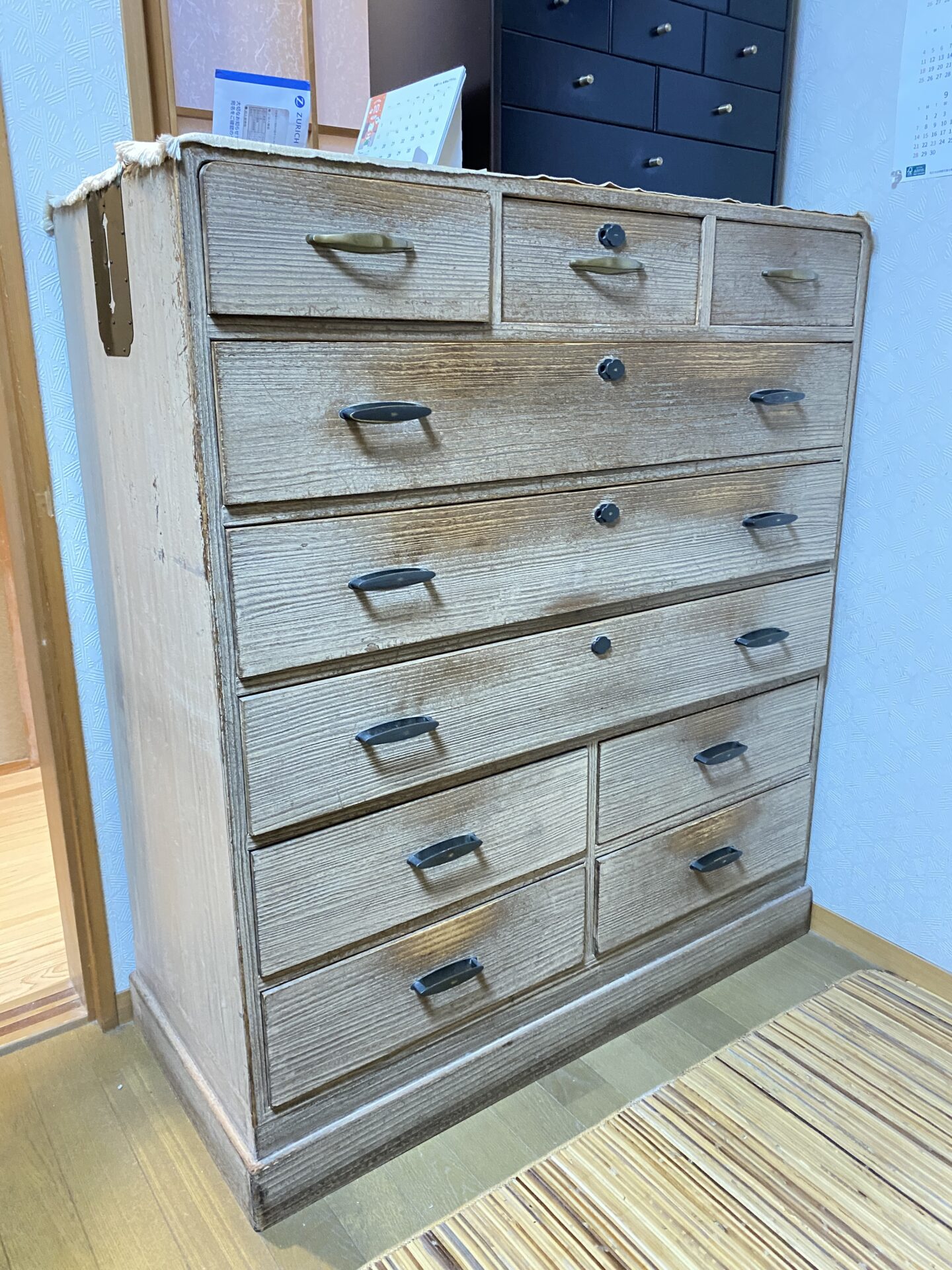 桐箪笥 グレー 鍵付き モダン 和家具 千葉引取可 桐箪笥 グレー 鍵付き モダン 和家具 千葉引取可 桐箪笥 グレー 鍵付き