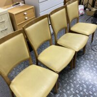 桐たんすの社長ブログ 古いダイニングチェアーがすべてぐらぐらで締め直しをいたします。