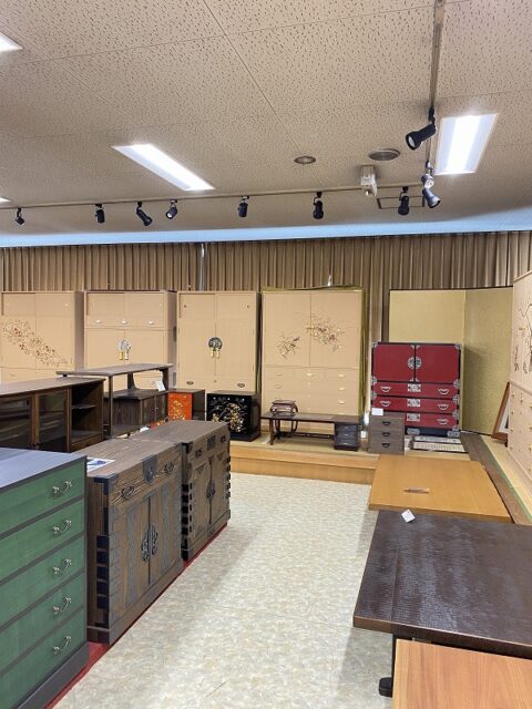 桐箪笥の社長ブログ 桐たんすのゆたんの実物を見にこられました。