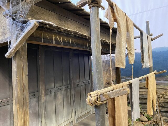 ばけばけの天国長屋の共同物干し ばけばけの天国長屋の共同物干し