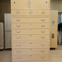 桐たんすの社長ブログ　こんなに傷んでいても桐箪笥を捨てないでくれて本当に有難いです。