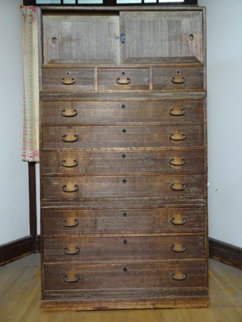 洗い替え修理前の桐箪笥 洗い替え修理前の桐箪笥