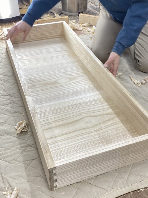 最高級のしんもち(心材)使用の最高級桐箪笥 引出し底板 写真 田中家具製作所 最高級のしんもち(心材)使用の最高級桐箪笥 引出し底板 写真 田中家具製作所