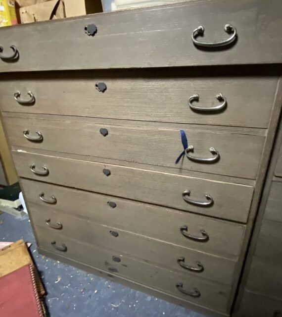 桐箪笥の社長ブログ 全国にはまだまだ昔の品質のいい桐箪笥が残されています。