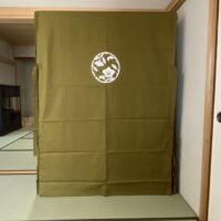 品質のいい日本製の桐たんす用のカバー（ゆたん）を作るのなら田中家具製作所です。