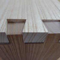 桐箪笥の社長blog 本物の桐箪笥はのり(ボンド)に頼らない組み手のある桐箪笥です。